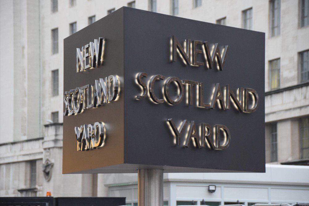 metpoliceuk's tweet photo. A murder investigation has been launched after a woman was found deceased at an address #Twickenham, and the bodies of a man and two boys - believed to be her husband and children - were found in East #Sussex https://t.co/hVpW4WP1fk https://t.co/s9ffTLAQEp
