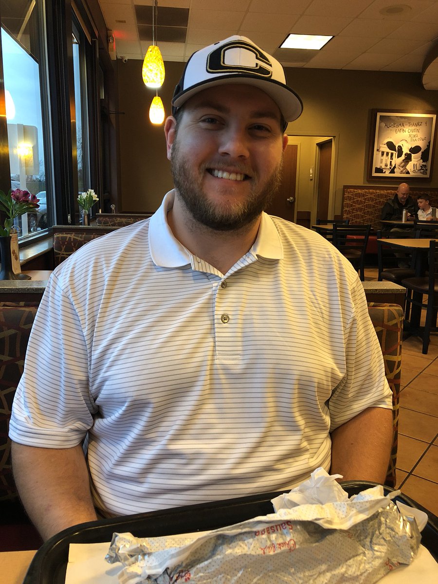 Jenn_Tidwell17's tweet photo. Made it to Chick-fil-a by 6:58...needless to say we got our free chicken biscuits #HappyTuesday #SecondInLine #NoShame @willtidwell51 https://t.co/Qx6yqnHbVf