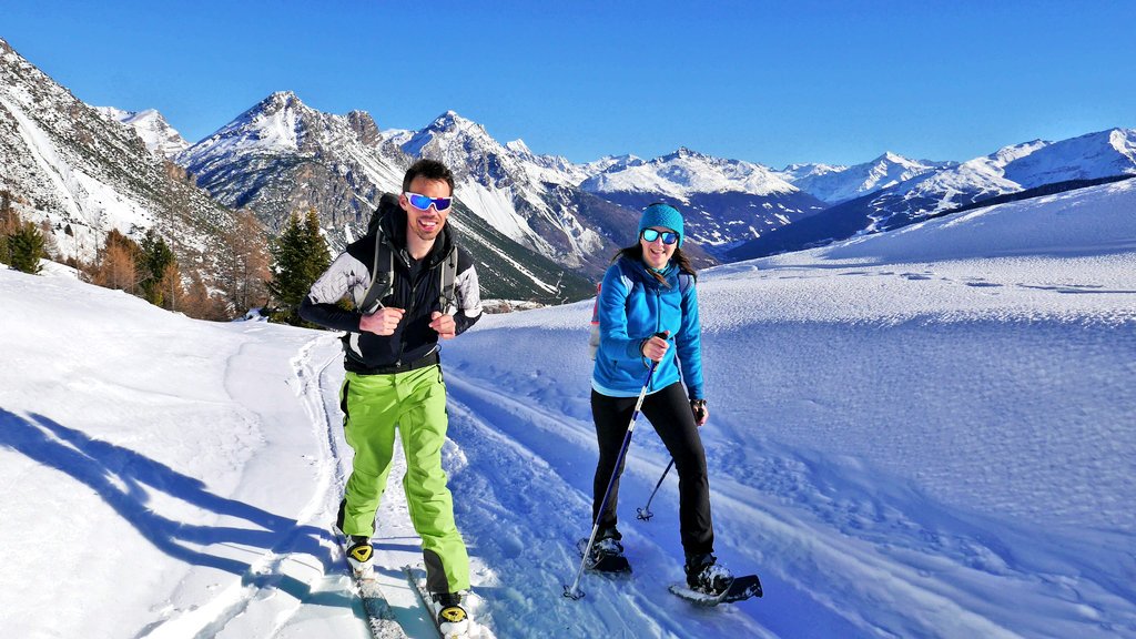 4KStelvio's tweet photo. " C’è #unTempoPer capire, un tempo per scegliere, un altro per decidere..."  Seneca  ❄️ 👣 ❄️
.
Noi decidiamo di essere #felici così. 😍
.
#BeHappy #6marzo #WinterInLombardia https://t.co/GEoxbHYX2m