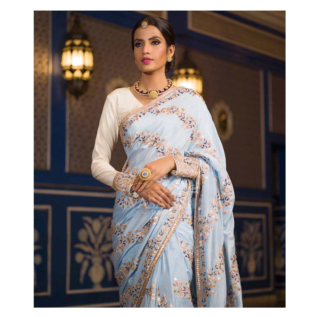 VASANSI's tweet photo. In midst of summer hues and pastel shades, she is soaked in the high spirits, spirits of intricate details, she is the Pushkar Bride. Skilled women artisans detailing the pattern, weaving a story, leaving a mesmerizing tail all along #vasansijaipur #summerbride #pushkarcollection https://t.co/jS0LCqT6Z7