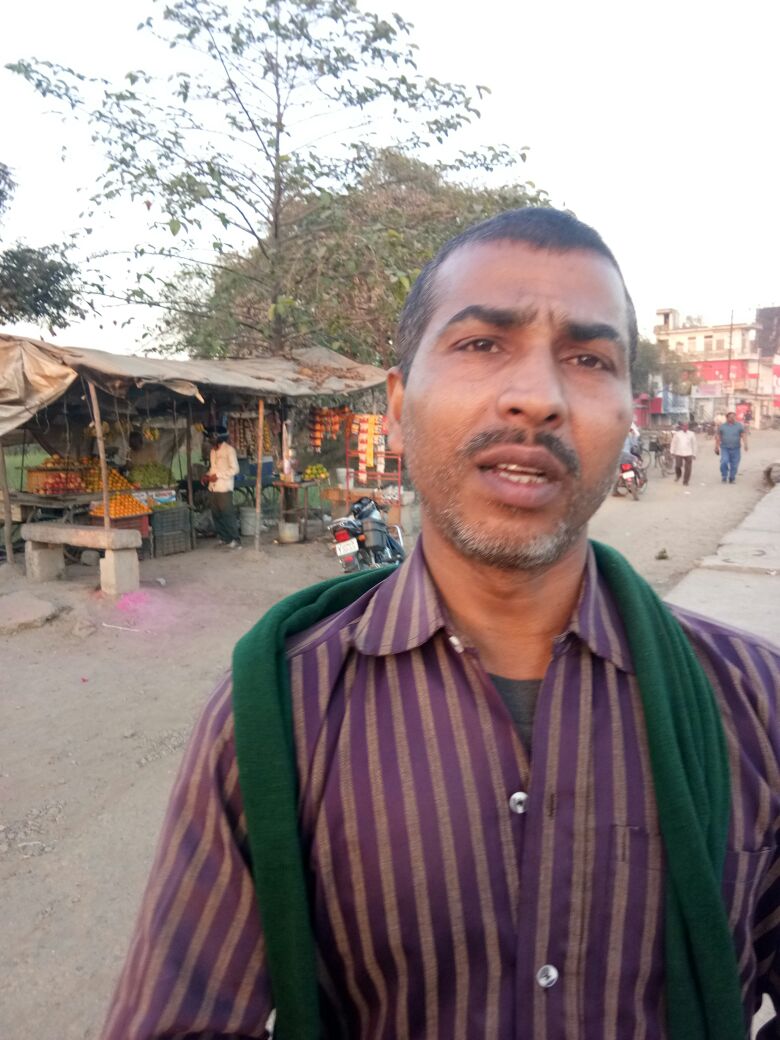 Cash Rs 50000 of Pritam Maurya was looted on gunpoint when he was coming out of UBI's Rajatalab branch of Rohania area in Varanasi. Police found images of looters in CCTV footage of bank