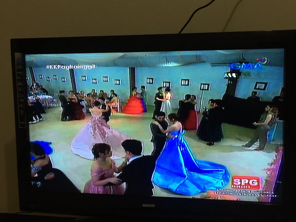 mont_gio's tweet photo. @ the ball @bianx_umali @2002kyline @MiguelTanfelix_ @imJericGonzales #KKPagkainggit https://t.co/5gI66nCHbw