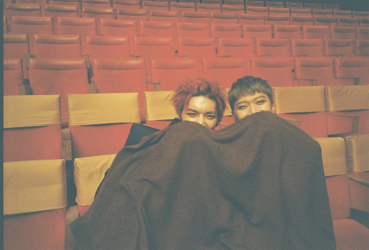 Tenthai17's tweet photo. ..ภาพแรกเตนล์จิกด้วยสายตาบ่งบอกว่า "วันนี้เค้าเสร็จชั้นแน่"
..ภาพสองเตนล์วางแผนใส่สเน่ห์ลงไปในน้ำและให้แทยงดื่ม
..หลังจากนั้น😍😍จินตนาการเต็มที่ไปเลยค่ะ..ในผ้าห่มผืนเดียวกัน
 #taeten #TENToUkraine #BABYDONTSTOP #NCT_U_BDS https://t.co/Be8yNQetF6