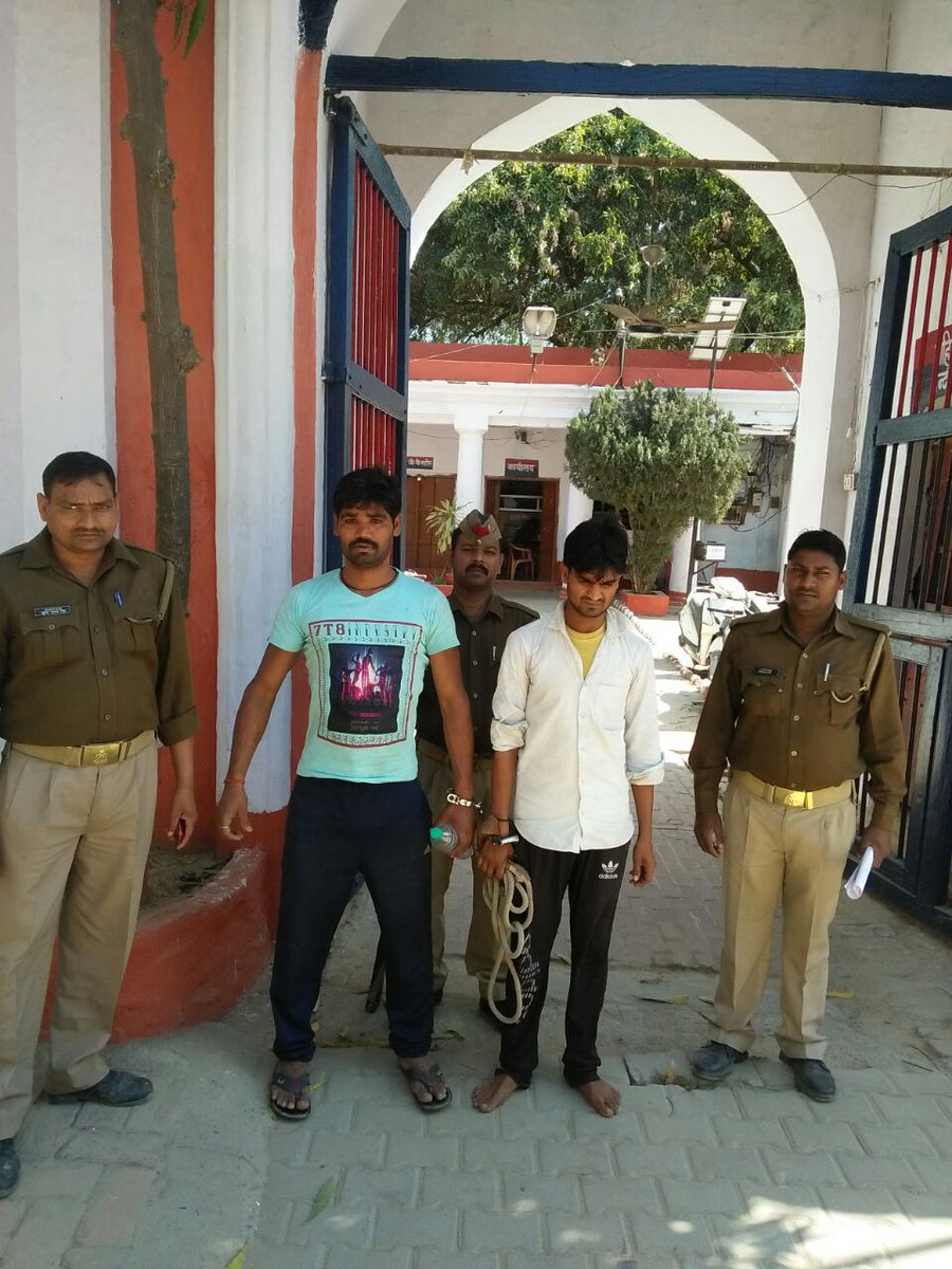 Rohania police in Varanasi caught 2 Cattle smugglers who had been carrying four cattle in a SUV