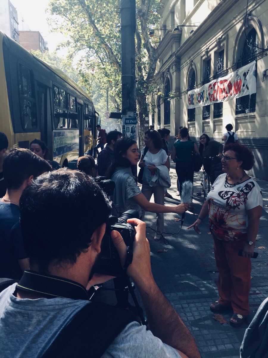 La compañera Elena hablando del Día de la Mujer por <a href="/AtceaAffur/">ATCEA</a> en la <a href="/FCEA_UdelaR/">FCEA Udelar</a>