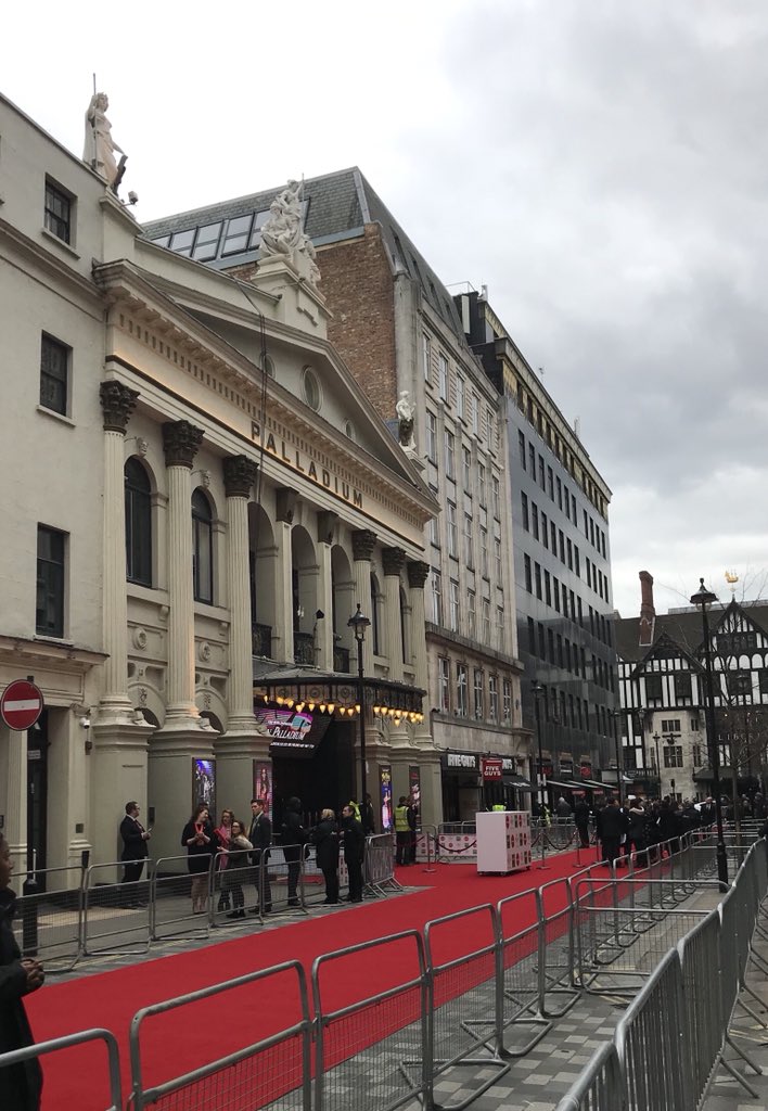 catrionaARoss's tweet photo. Convenient meeting nearby means I get to see the passionate work of the @PrincesTrust in action setting up the #princestrustawards today! Congratulations to all the amazing young people ❤️ Go PT! 🎉 https://t.co/duIOrpWFt7