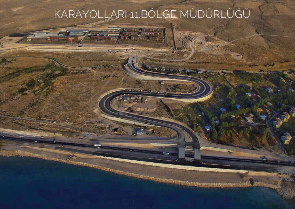 İhale dosyası hazırlamaktan başka işlevi olmayan karayolları 11.Bölge Müdürlüğü için yaklaşık 200 milyon TL harcanarak yapılan yerleşke vicdanları yaralamıştır.
Bu yerleşke Van’ın ikinci Üniversitesi olsun.
<a href="/ahmetarslan36/">Ahmet ARSLAN</a>