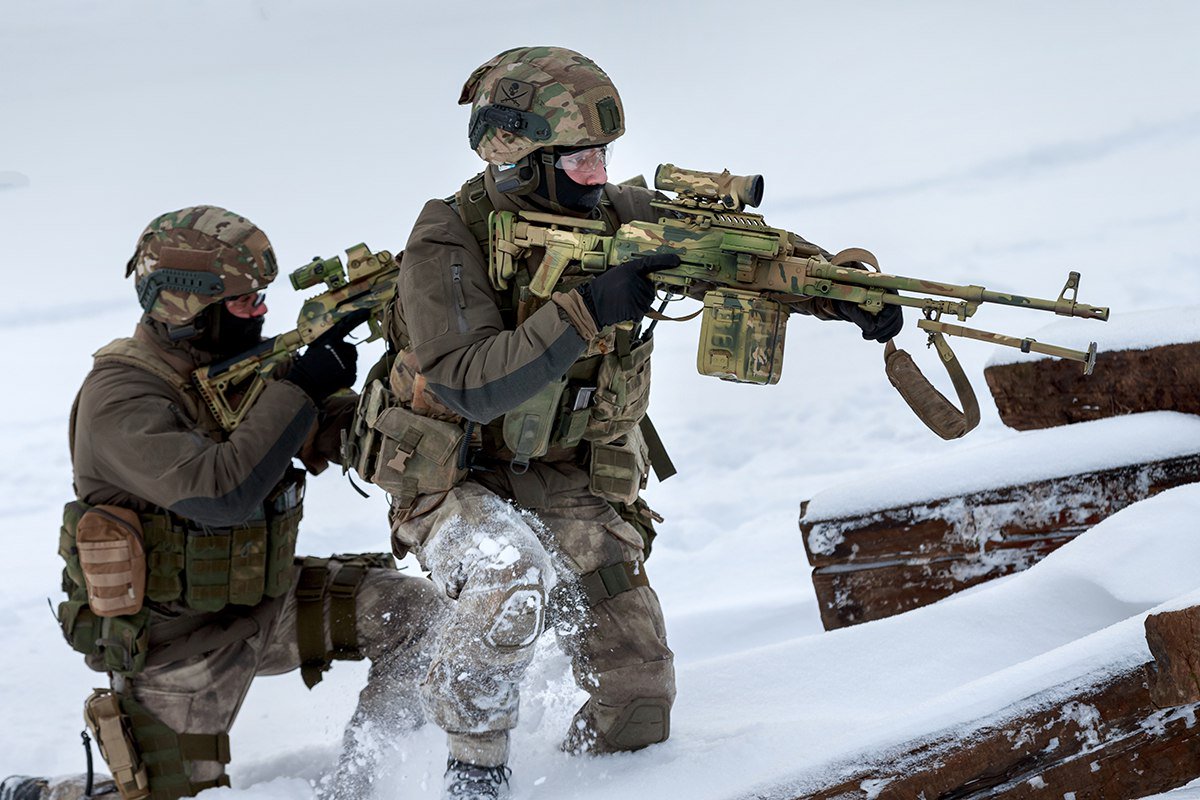 Unité Militaire Des Forces Spéciales Entièrement équipée En