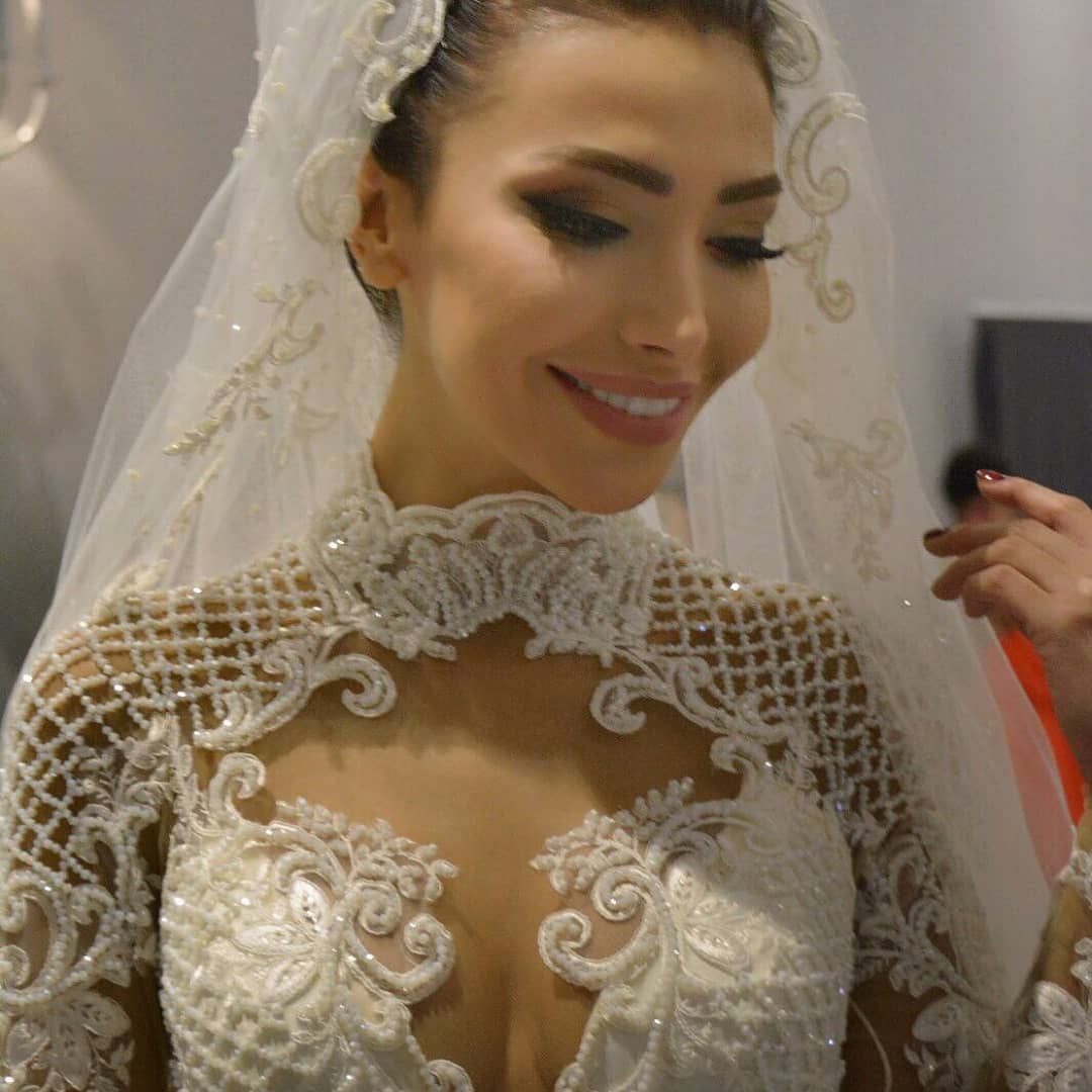 Ya gözlerin aklımda.Yada aklım adında.Ya hayalin karşımda.Ya Sesin kulagımda.Ya ben çıldırıyorum .Yada çok seviyorum .Ya sevmek çok güzel Yada sevilen çok özel. Seni Çok Seviyorum meleğim <a href="/ddelen/">Dale janseen Delen</a> #didemdelen