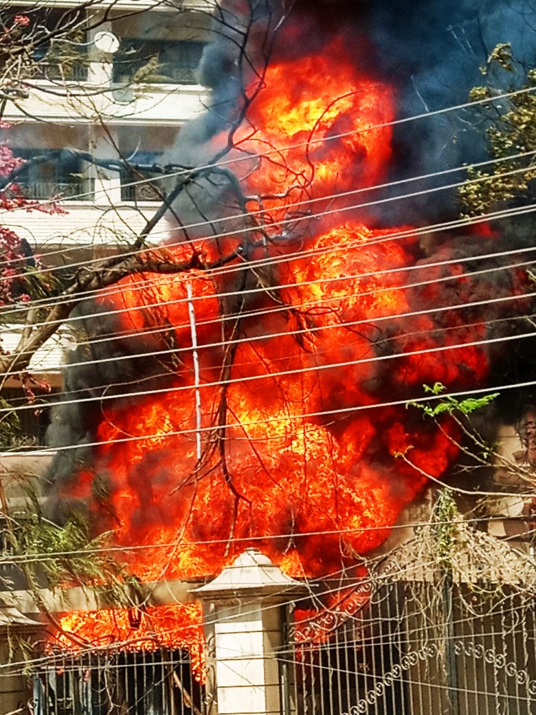 Transformer of a residential complex near VDA caught fire following massive explosion in Varanasi. It caused panic among complex natives. Fire fighters exercised hard to extinguish fire