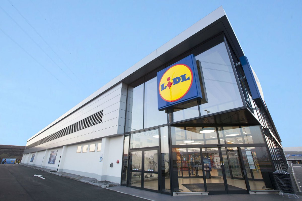 Adnkronos's tweet photo. #Lidl: +135% paga domenica 
https://t.co/UnnWJHPWSJ https://t.co/VDyQlV8bDK