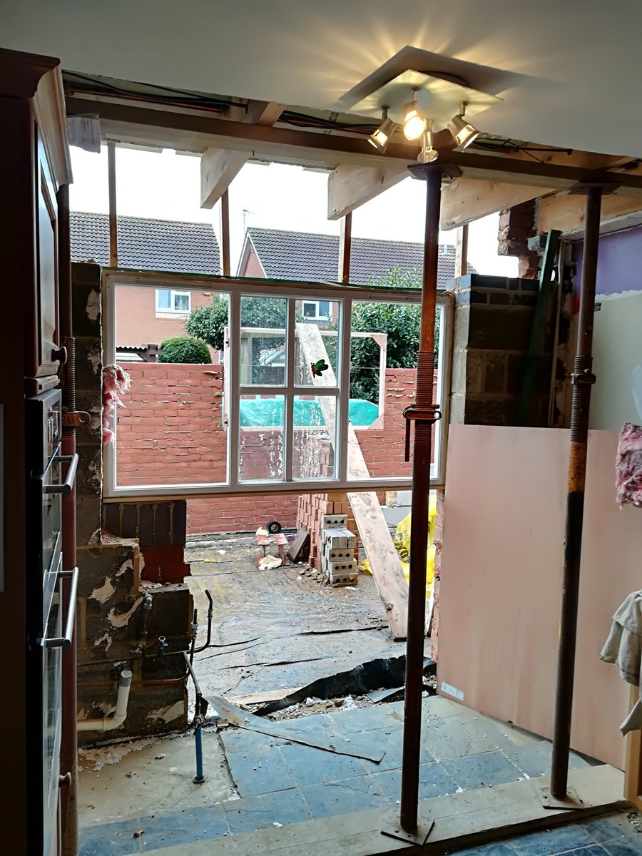 sidnumber8's tweet image. Since the weather turned, we now live the al fresco lifestyle, whoever he is #extensionupdate