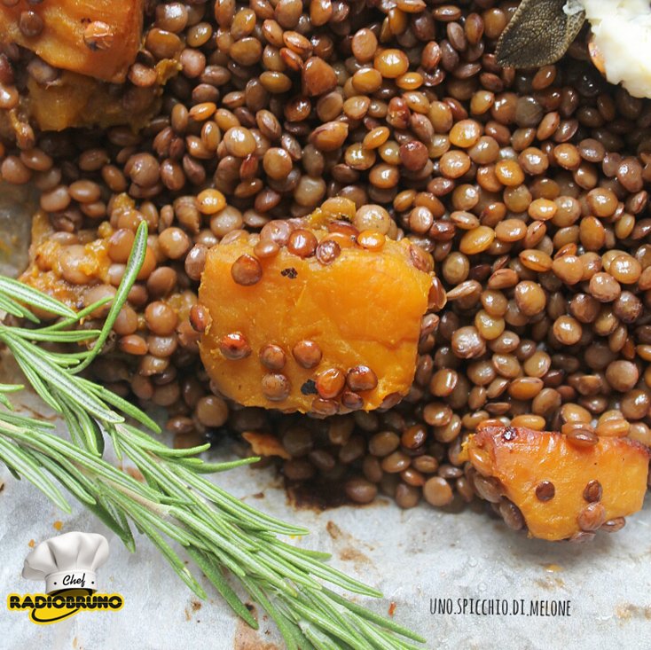 RADIOBRUNO1's tweet photo. Vi serve un'idea per un piatto gustoso e veloce? Eccovi la ricetta delle lenticchie al cartoccio con zucca e feta di Irene Bombarda di @uno_spicchio ➡️ https://t.co/xX8N6enl3z
Buon appetito! #brunochef #Vegetariano #radiobruno https://t.co/LwQAjD6lBo