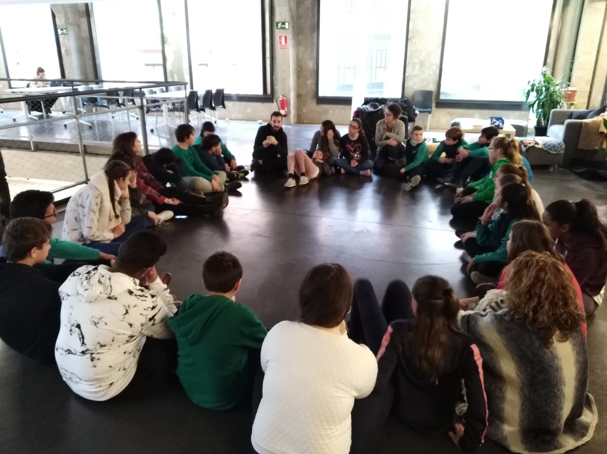 Los Monstruos han llegado a <a href="/medialabprado/">Medialab Prado</a> vamos a llenar este lugar de relatos e historias monstruosas con #sacaelmonstruo l@s alumn@s de <a href="/snchez_cristina/">Elon musk</a> y <a href="/AlexMolto/">Alex Molto</a> #CocoEsteve