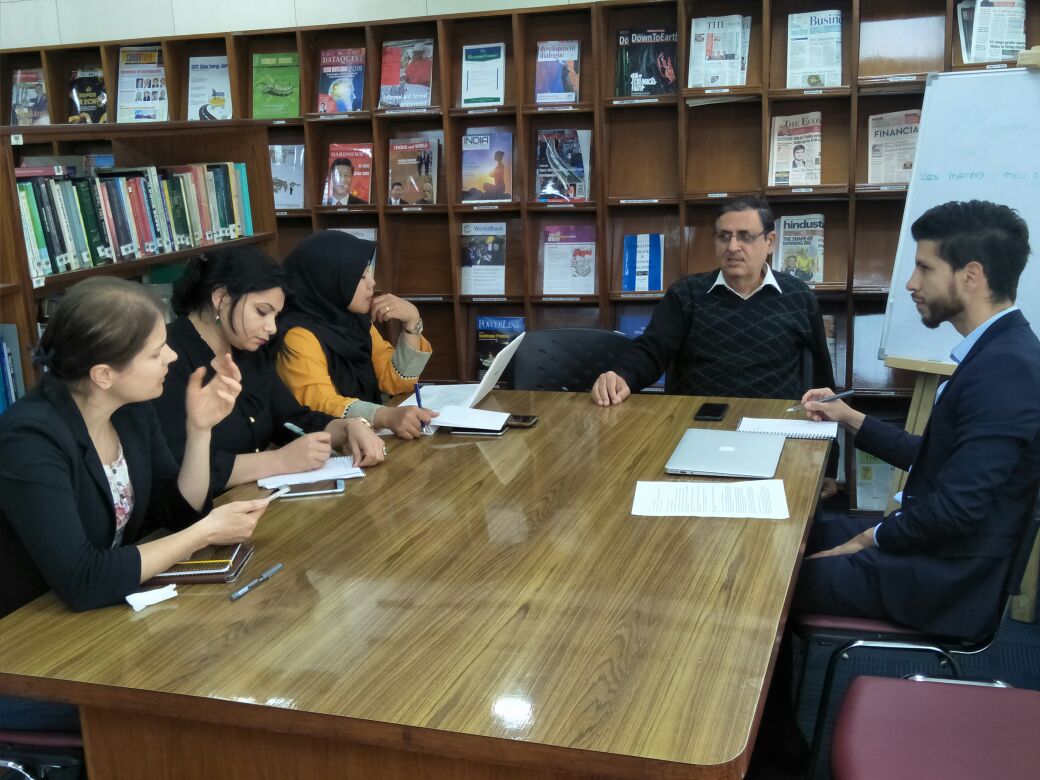 RIS_NewDelhi's tweet photo. @ITECnetwork #IEIDP 2018 participants engaged in Group Discussions with Mentors on themes: Investment, Trade, South South Cooperation, Financing for Development, SDGs and Governance Issues @Sachin_Chat https://t.co/7aFxbk5eKx