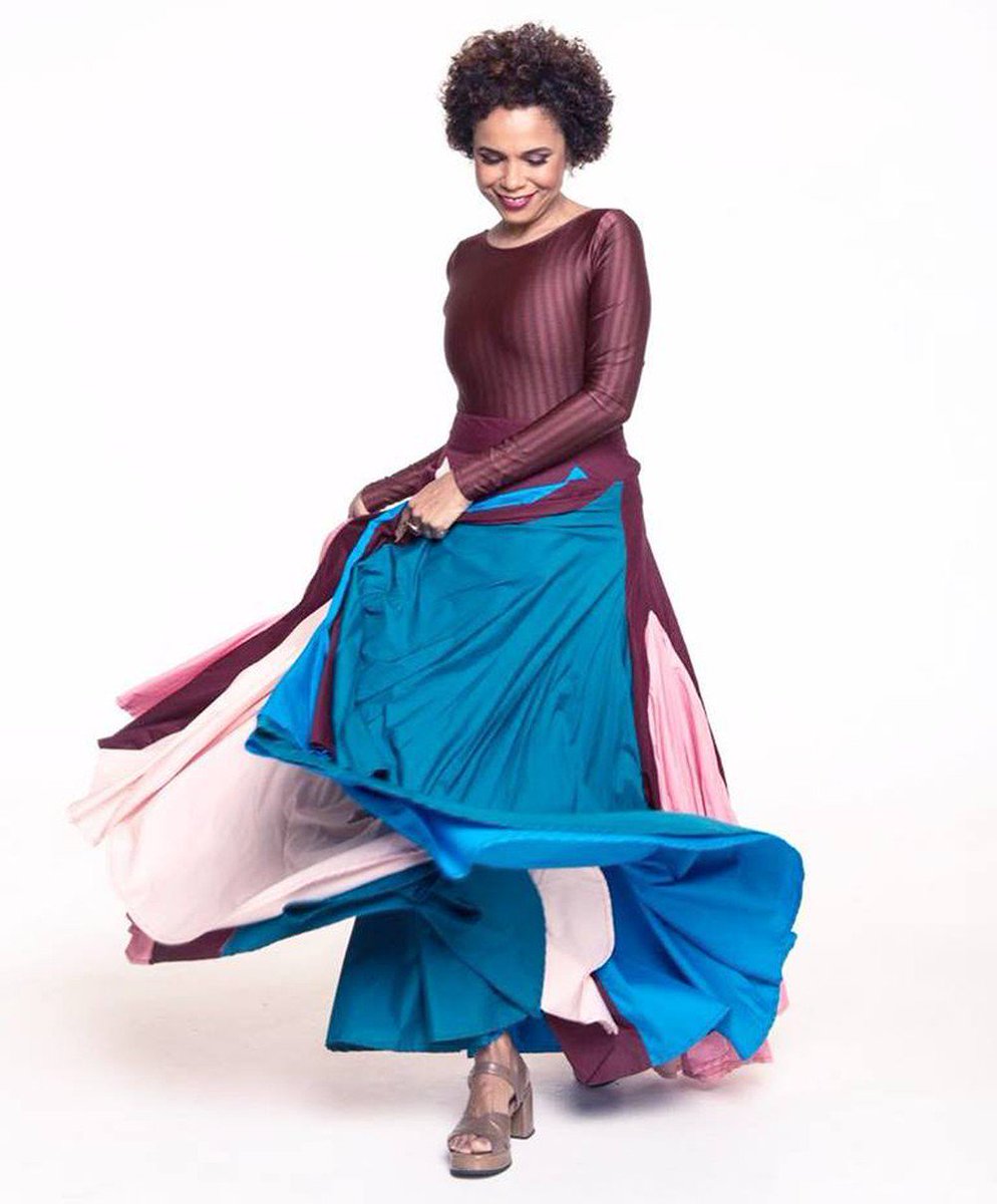 Teresa Cristina canta fox de Noel em disco feito com Carlinhos Sete Cordas sob direção de Caetano glo.bo/2I7CD2I #G1