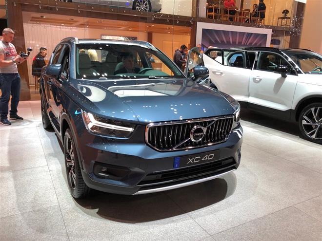 motorionline's tweet photo. La #VolvoXC40 al #GIMS2018, dopo aver vinto Auto dell'Anno 2018 

https://t.co/YPP1sl0fMh https://t.co/Ji8IfXi3XX