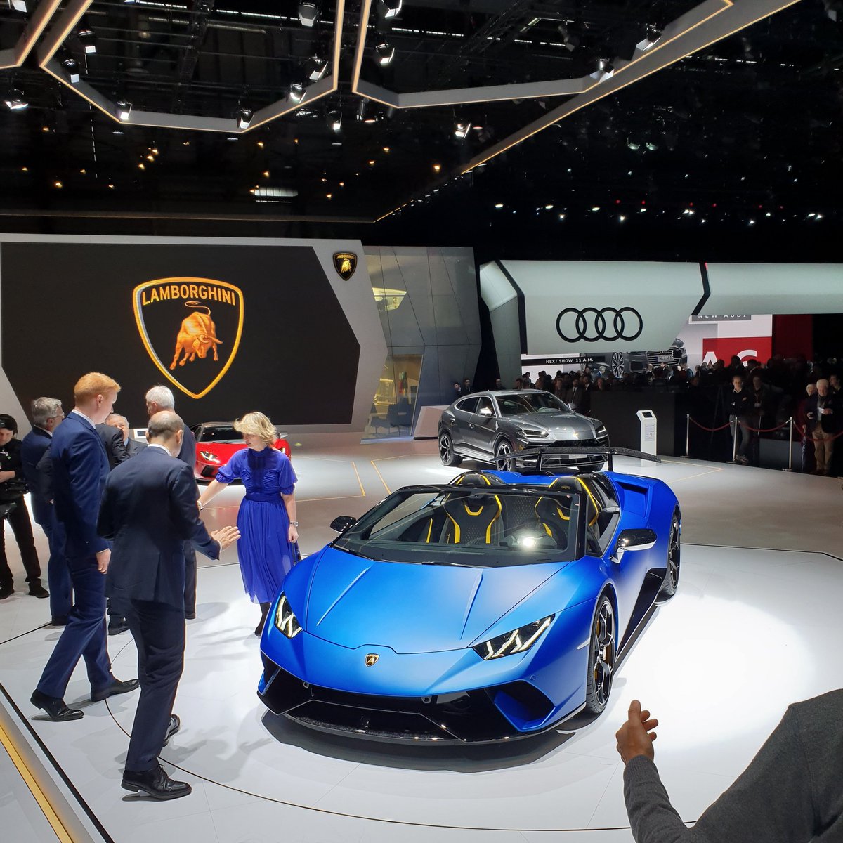 WallacePJW's tweet photo. Oooooh baby!!!! This looks good😍😍😍 @Lamborghini https://t.co/akICGjvreH