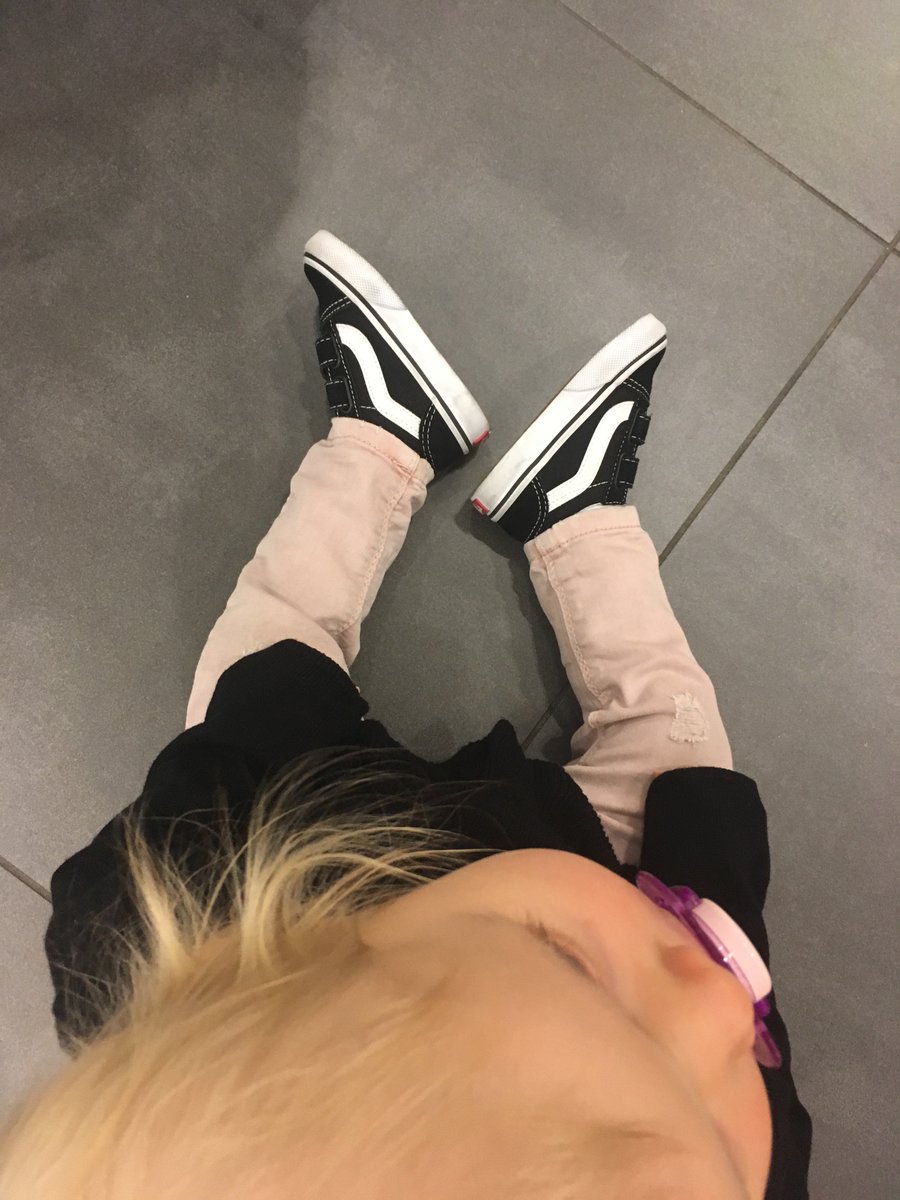 ow.ly/VfJH30iMf6c #fannychaussures #vans #oldskool #sneaker #sneakerenfant #childrenshoes  Telle mère , telle fille ... on décline nos marques pour vos petites têtes blondes ...😍😍et c’est un réel plaisir de les chausser 👌👌