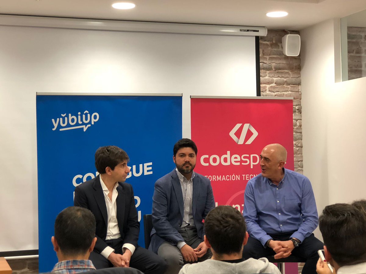 CodeSpaceAcade's tweet photo. "Información, formación y actuación son claves en la transformación digital". #meetup #transformaciondigital con @ajemalaga y @yubiup en @CodeSpaceAcade 🖥️🖥️
#Málaga #CodeSpaceCoffeeAndWork #MeetUpAJEMálaga https://t.co/gOMktS1lec