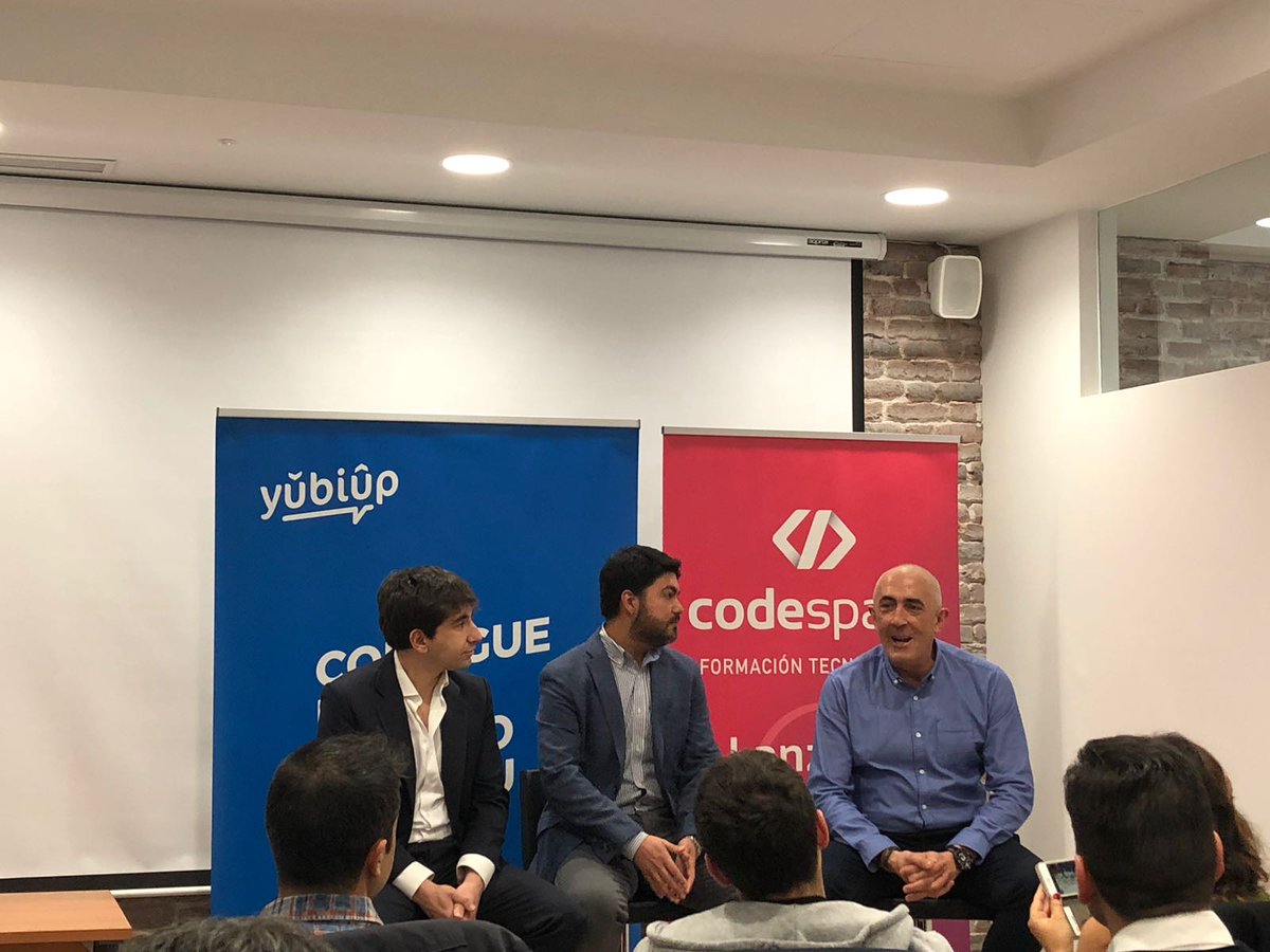 CodeSpaceAcade's tweet photo. "Información, formación y actuación son claves en la transformación digital". #meetup #transformaciondigital con @ajemalaga y @yubiup en @CodeSpaceAcade 🖥️🖥️
#Málaga #CodeSpaceCoffeeAndWork #MeetUpAJEMálaga https://t.co/gOMktS1lec