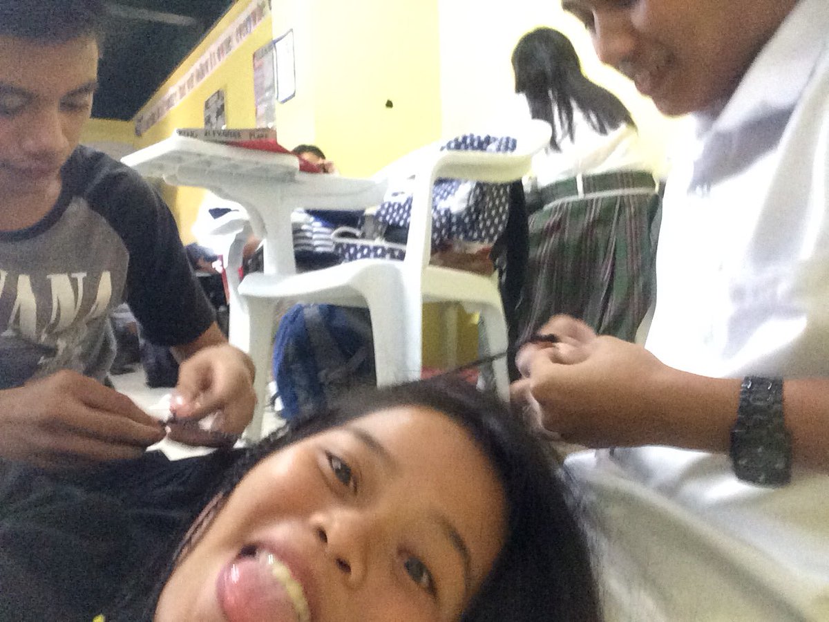 IraMirafuentess's tweet photo. Ako giignan lawig na sudlayon ako hair para maka tulog ko. 30 mins pako natug, inani na akong buhok hahaha #kshare
Ps. Wala nahuman kay niabot nas mam @shienymoto π https://t.co/Nh5HYIpFsI