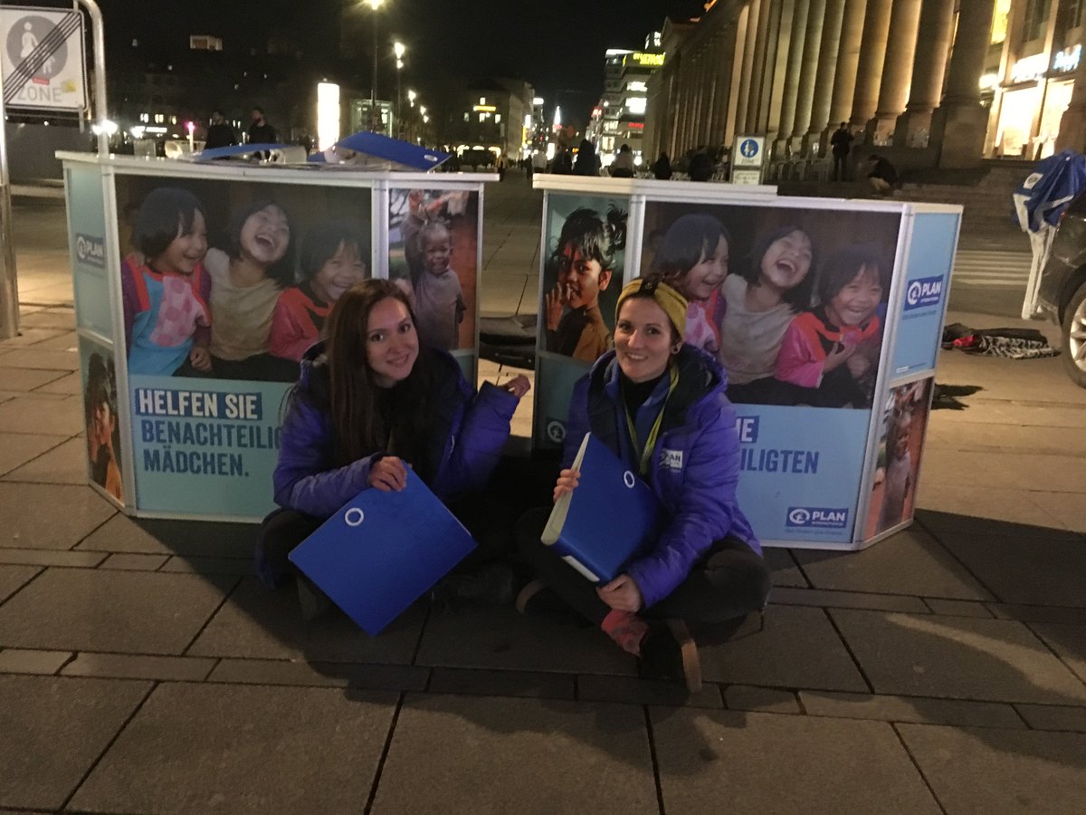 talk2moveBERLIN's tweet photo. #teambärenstark unterwegs! Annabel gewinnt 8 und Anina 11 neue Förderer/-innen für #PLAN! Wir sagen spitze!
#talk2move #frauenpower #allezusammen https://t.co/XJRrno4QVs