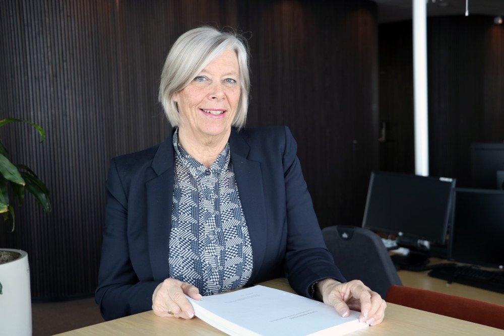 malmouni's tweet photo. Det krävs en palett av åtgärder för att stärka klassrumsnära forskning. Cecilia Christersson, vicerektor vid Malmö universitet, lämnar i dag över sitt betänkande om skolforskning till regeringen. #utbdep #skola #forskning #malmouni https://t.co/QeHMmh5M7s https://t.co/6Qu3LxNFii
