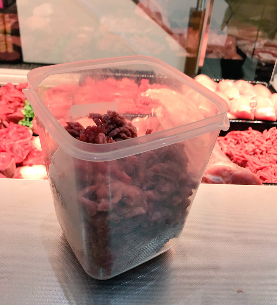 LittlePigsDids's tweet photo. We have been making a conscious effort to reduce the plastic we use at Little Pigs but it’s GREAT to see customers doing the same by bringing their own Tupperware 👏🏻♻🌍 #environment #Sustainability #didsbury #plastic #recycling https://t.co/1pSs90LHsa