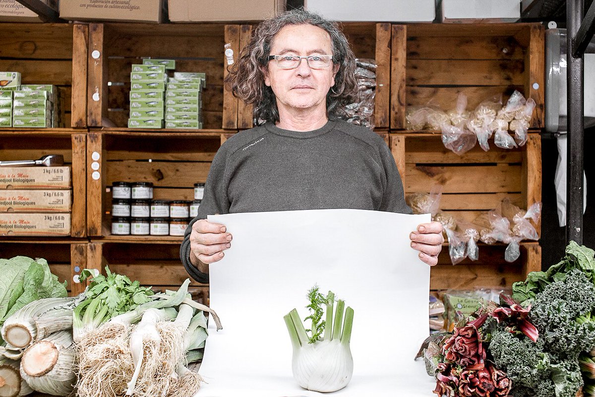 ClickAlMercat's tweet photo. FINALISTA REPORTATGE #Clickalmercat 2018:
RAQUEL FERRERO FERNÁNDEZ amb el seu reportatge on mostra la gran varietat de productes dels mercats municipals com objectes únics i admirables. Felicitats!!
#finalistesclickalmercat
#finalistesreportatge
#clickalmercat #vineifesclick https://t.co/gis5VwBT7E