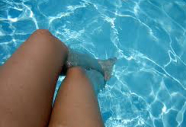 queenkittydom's tweet photo. My feet need some more tlc in the sun #holidays @RTpigg @RTPET4 @footboyk1 @feetsphfindom @Piggiewhopays @PiggyFinder @PigFindom @Feetlov46723390 https://t.co/hUzSIGCubl