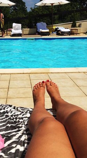 queenkittydom's tweet photo. My feet need some more tlc in the sun #holidays @RTpigg @RTPET4 @footboyk1 @feetsphfindom @Piggiewhopays @PiggyFinder @PigFindom @Feetlov46723390 https://t.co/hUzSIGCubl