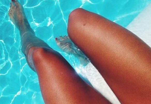 queenkittydom's tweet photo. My feet need some more tlc in the sun #holidays @RTpigg @RTPET4 @footboyk1 @feetsphfindom @Piggiewhopays @PiggyFinder @PigFindom @Feetlov46723390 https://t.co/hUzSIGCubl