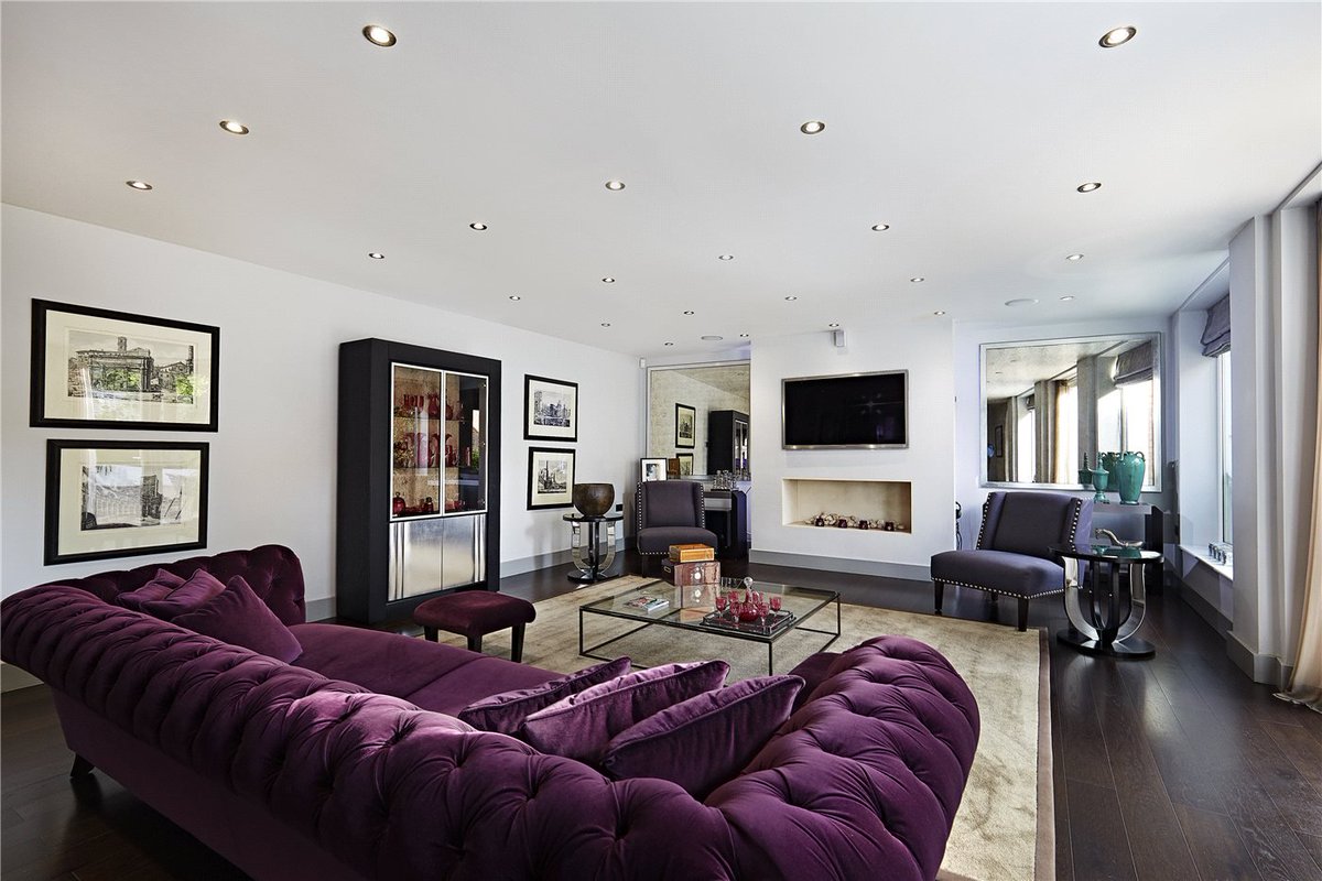 Fancy some new home interiors? Discover our round up of the top 5 stylish interior trends to expect this year ow.ly/9pbf30iC2D6 #interiordesign #trends