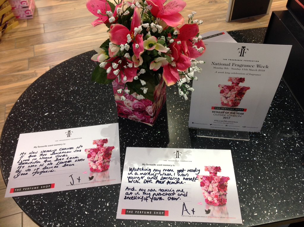 TPSMERRYHILL2's tweet image. We are celebrating #NationalFragranceWeek at Merry Hill 2! 🌷🌸❤️ @FragranceFDN_UK @TPSPeople @ThePerfumeShop @mariaskitt @gillgsmith @intuMerryHill #ScentMemories Come and tell us your #scentmemory 😁