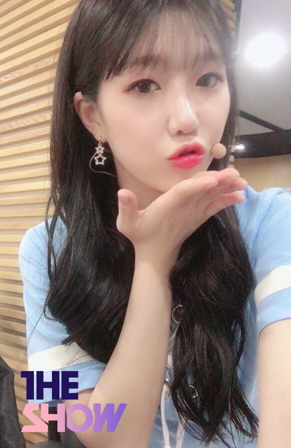 theshow_offcl's tweet image. [★139회 더쇼 초이스 후보③] 예쁘면 언니긔.. 언니라고 부를거긔.. 말리지 말긔... #우소 뽀뽀 받을 #우정 이들 어서 모이긔..!😭 #우주소녀#THESHOW @WJSN_Cosmic