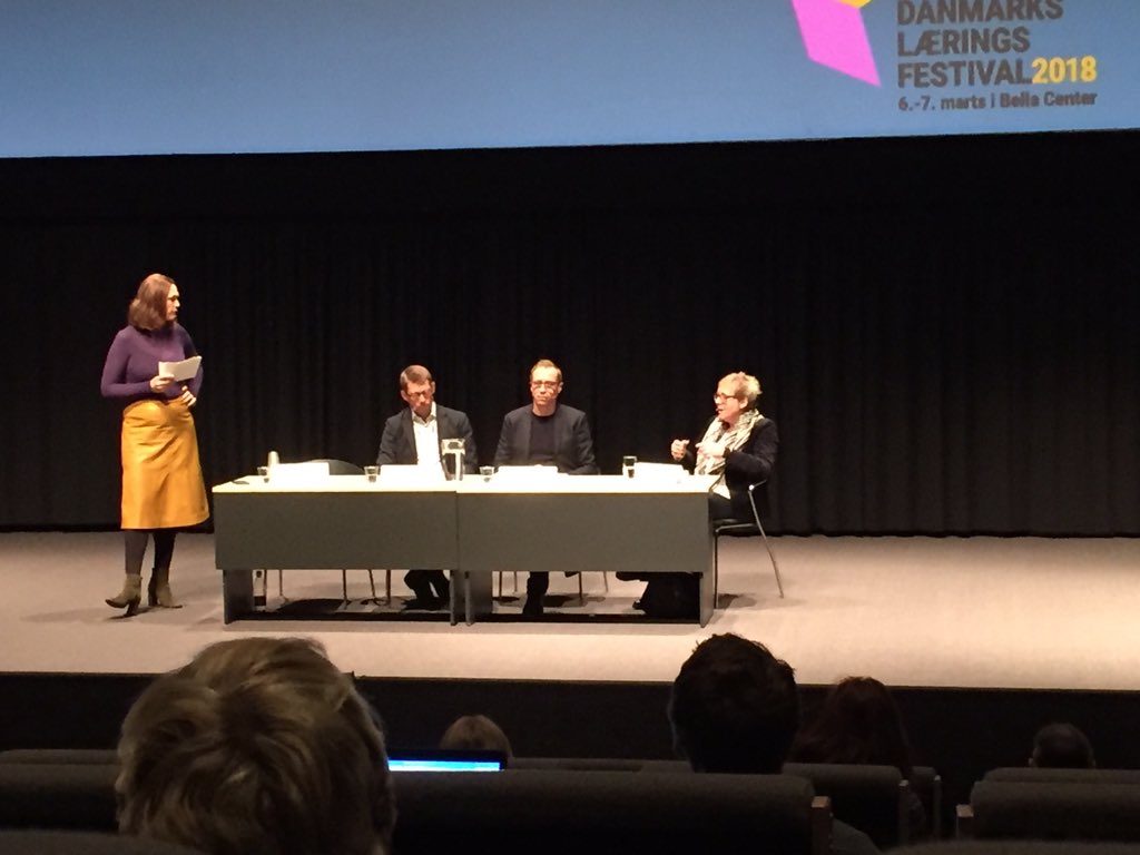 chrisaaras's tweet photo. @liszacho fortæller, hvordan vi kan være konkrete #lærfest https://t.co/zMdmu1tn23