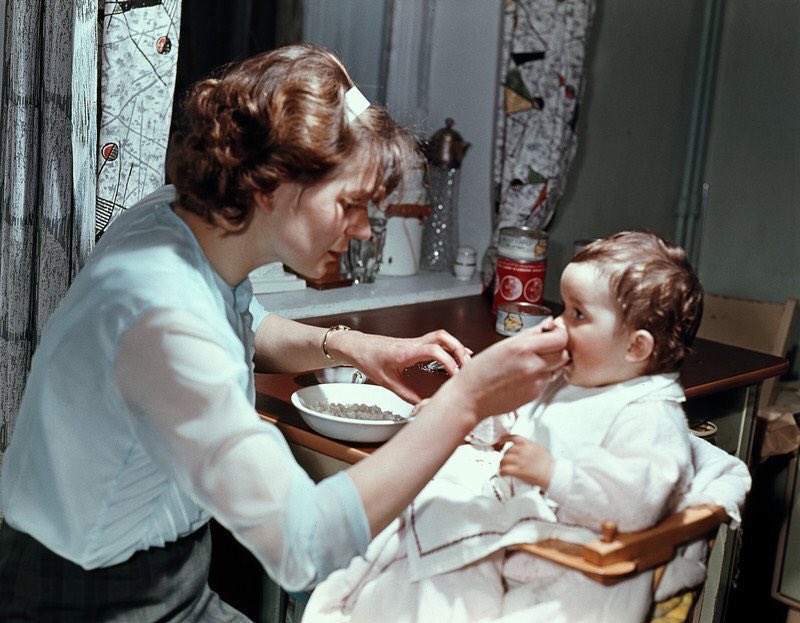 sovietvisuals's tweet image. Today we celebrate the birthday of Valentina Tereshkova - Soviet cosmonaut and first woman in space!

Photo: Tereshkova with her daughter Elena