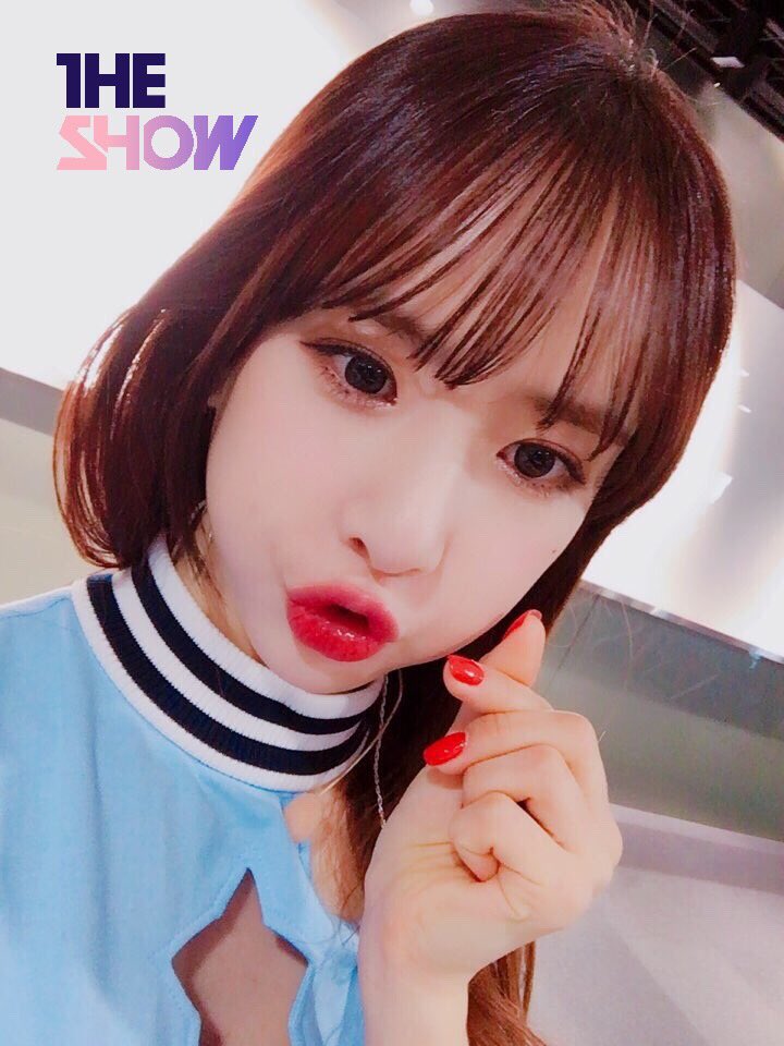 theshow_offcl's tweet image. [★139회 더쇼 초이스 후보③] 예쁘면 언니긔.. 언니라고 부를거긔.. 말리지 말긔... #우소 뽀뽀 받을 #우정 이들 어서 모이긔..!😭😭 #우주소녀#THESHOW @WJSN_Cosmic