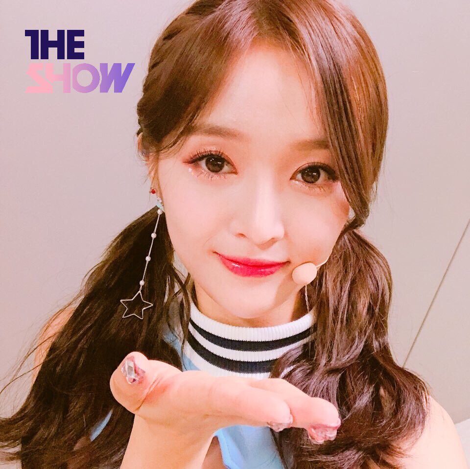 theshow_offcl's tweet image. [★139회 더쇼 초이스 후보③] 예쁘면 언니긔.. 언니라고 부를거긔.. 말리지 말긔... #우소 뽀뽀 받을 #우정 이들 어서 모이긔..!😭😭😭 #우주소녀#THESHOW @WJSN_Cosmic