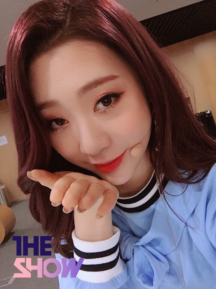 theshow_offcl's tweet image. [★139회 더쇼 초이스 후보③] 예쁘면 언니긔.. 언니라고 부를거긔.. 말리지 말긔... #우소 뽀뽀 받을 #우정 이들 어서 모이긔..!😭😭😭 #우주소녀#THESHOW @WJSN_Cosmic