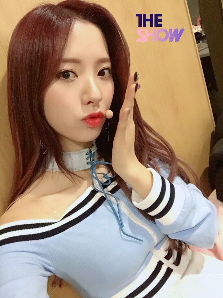 theshow_offcl's tweet image. [★139회 더쇼 초이스 후보③] 예쁘면 언니긔.. 언니라고 부를거긔.. 말리지 말긔... #우소 뽀뽀 받을 #우정 이들 어서 모이긔..!😭😭😭😭 #우주소녀#THESHOW @WJSN_Cosmic