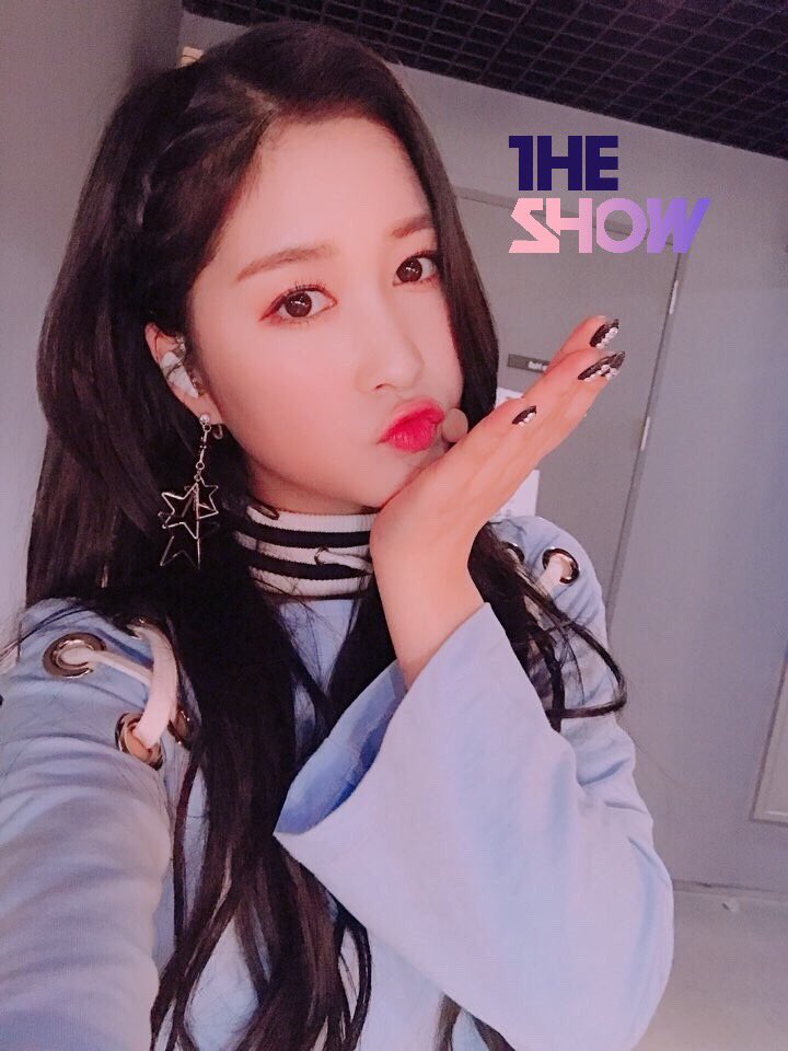 theshow_offcl's tweet image. [★139회 더쇼 초이스 후보③] 예쁘면 언니긔.. 언니라고 부를거긔.. 말리지 말긔... #우소 뽀뽀 받을 #우정 이들 어서 모이긔..!😭😭😭😭 #우주소녀#THESHOW @WJSN_Cosmic