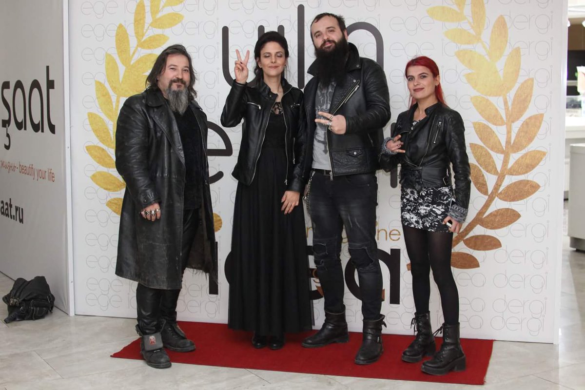 egeideadergi's tweet photo. 'Didim Yılın Enlerini' seçti ✌ Ege idea Dergi tarafından ilki gerçekleşen özel gala organizasyonunda sanatçı Ahmet Selçuk ilkan, Haberci Tuba Emlek, oyuncu Gülsen Tuncer yönetmen Engin Ayça ve çok sevilen yerel ses Özlem Yeşil vardı. https://t.co/vG6a8SmBh5