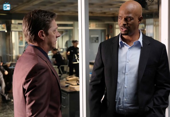fan_lethal's tweet photo. Promotional Photos of Episode 2.17 - The Old Couple 🔥🔥 #lethalweapon https://t.co/sUAldjRAUw