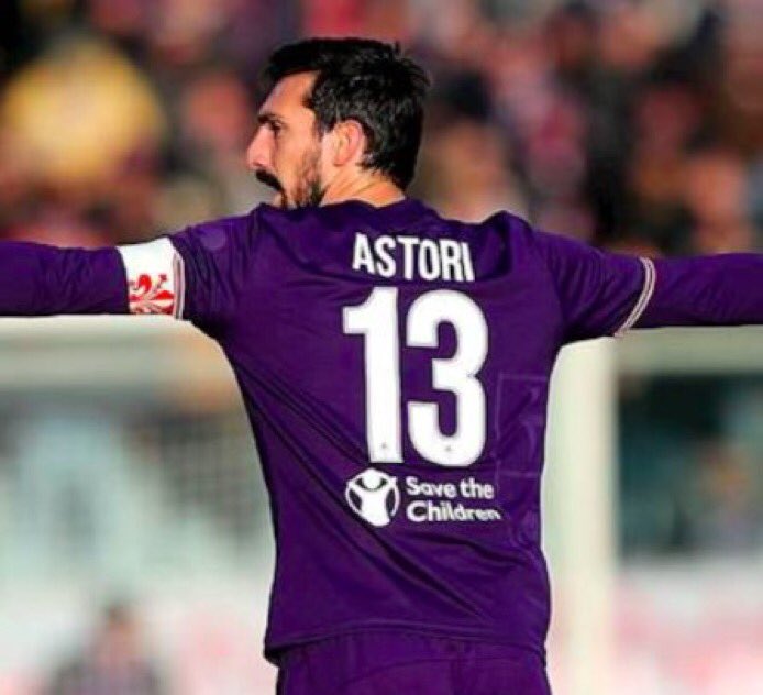 _FootballGalaxy's tweet image. OFFICIAL : Fiorentina &amp;amp; Cagliari have retired the No.13 shirt, in memory of Davide Astori. 🙏🇮🇹

#RIPAstori 🌹