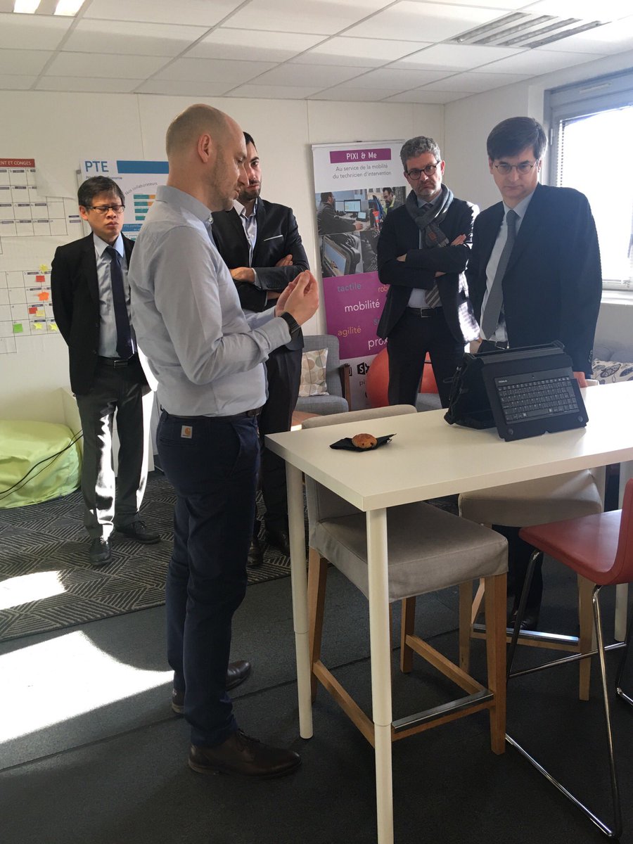 Zeg_ma's tweet photo. Ce matin, @SauvageEdouard rencontre les équipes de la DSI #GRDF de Pantin et partage avec elles  les contributions des projets SI à la performance de l’entreprise. Des salariés engagés. #FiertéGazière .. https://t.co/aXpBUVlQ7K