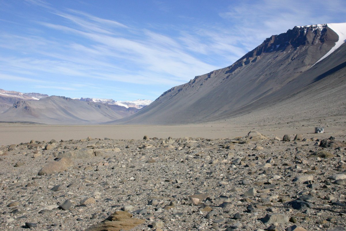 AmazingLandscap's tweet photo. Wright Valley, Antarctica https://t.co/z8wHXYH8xG