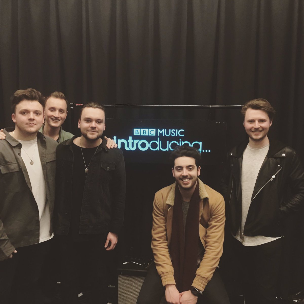 V I C T O R I A tweet media