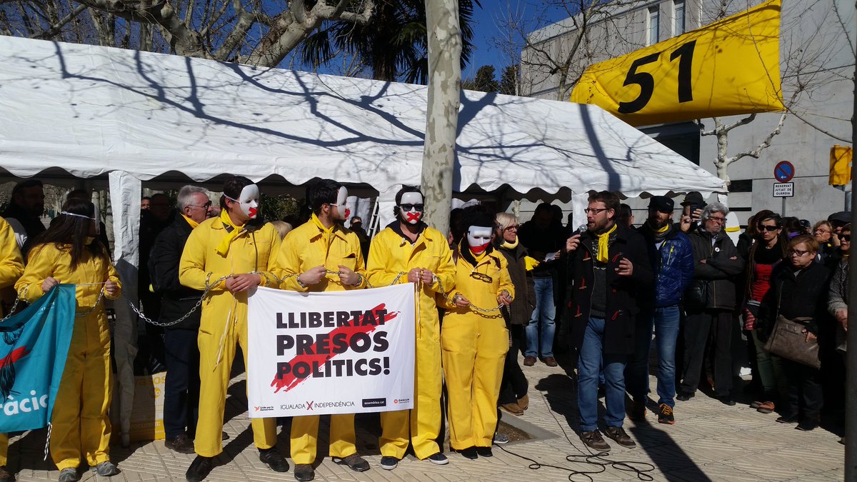 Gràcies <a href="/VidalAragones/">Vidal Aragonés</a> per solidaritzar-te avui amb els 51 de l'Anoia. I mil gràcies a totes les persones solidàries davant els jutjats d'Igualada. Prou judicis polítics! Llibertat! #Jotambé